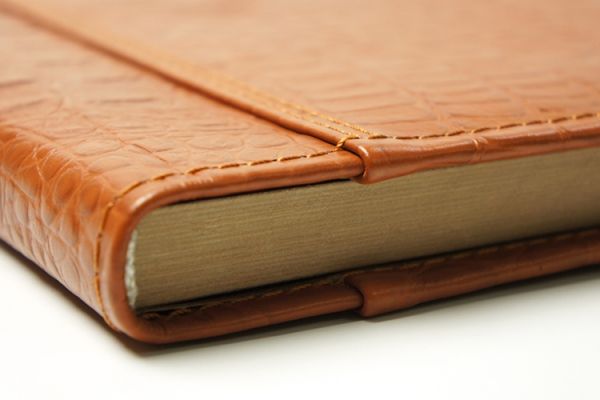 Книга натуральная кожа «Крокодил» 55