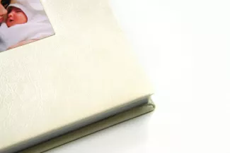 Искусственная кожа + вставка фото 7х7 см 3